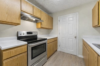 Building Photo - Spacious 2nd Floor Condo in Lithonia, Georgia -- Vouchers Accepted
