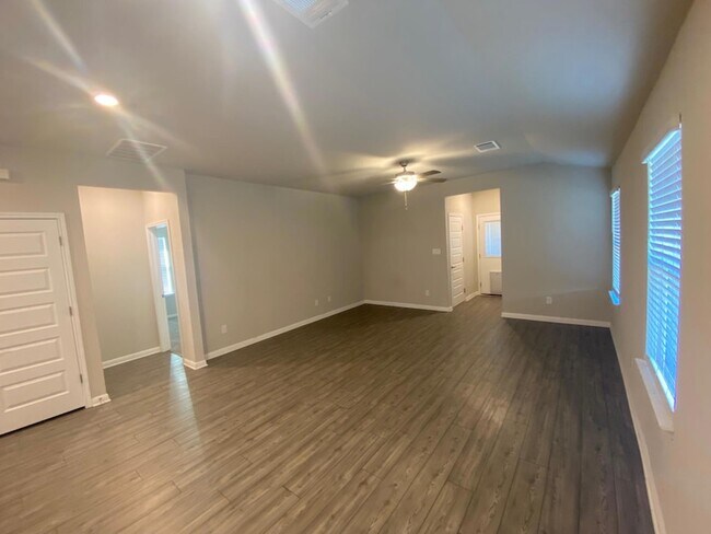 Building Photo - 10301 Mager Ln