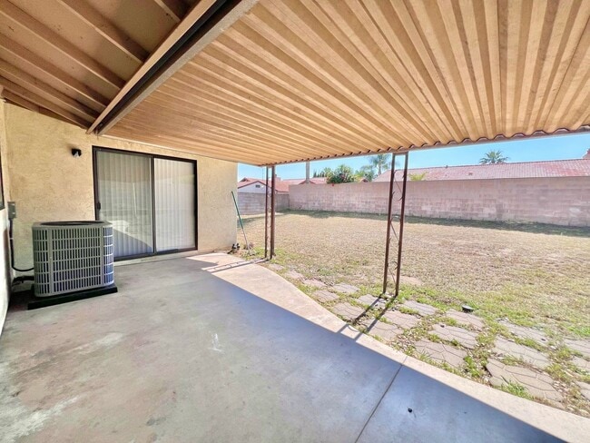 Building Photo - Updated 4-Bedroom, 2-Bath Home for Rent in...