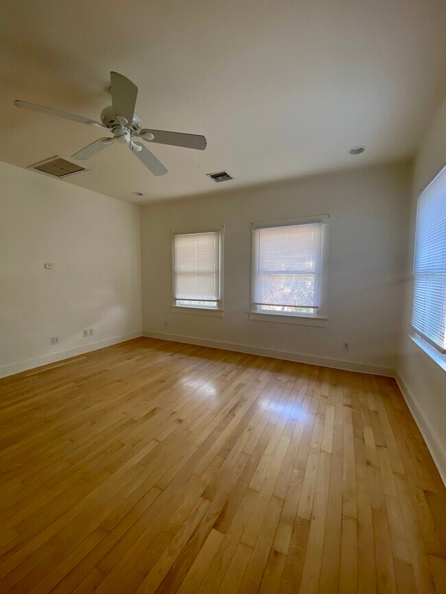 Building Photo - For Rent