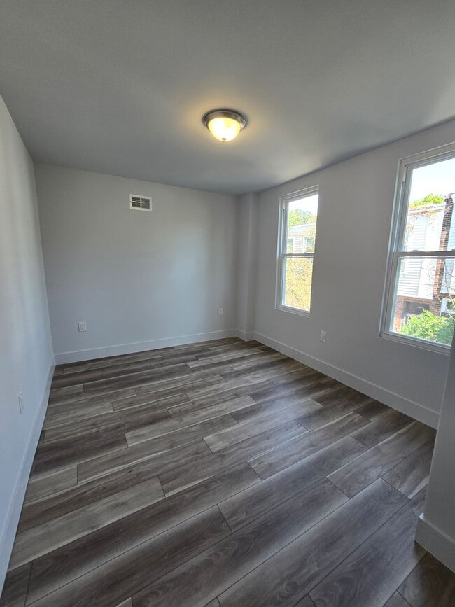 Building Photo - Gorgeous Fully Renovated 3-Bedroom Home | ...