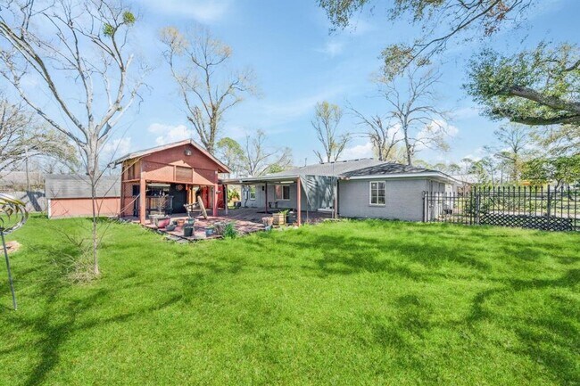 Building Photo - 4701 Frontier Dr