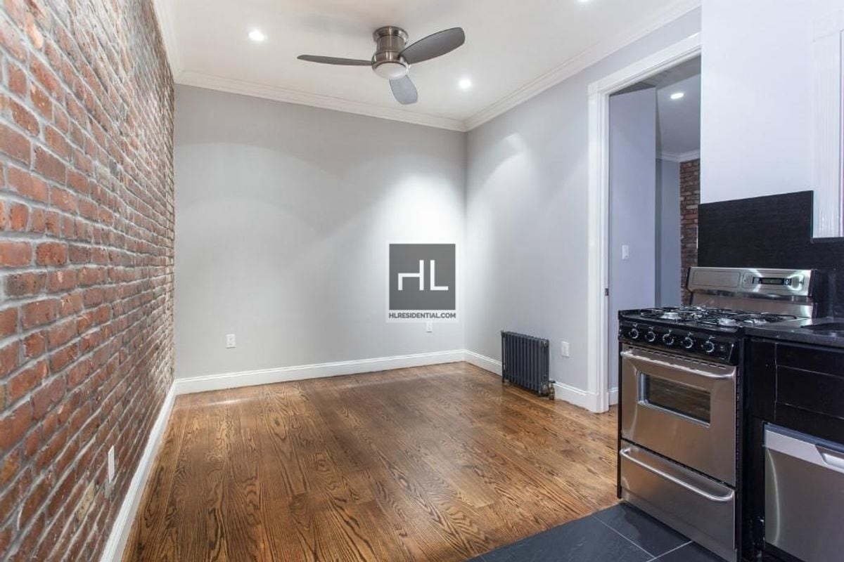 Building Photo - Mott Street