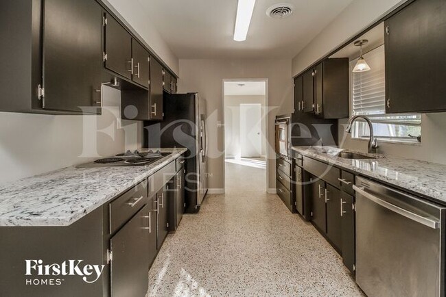 Building Photo - 909 Fort Ln Dr