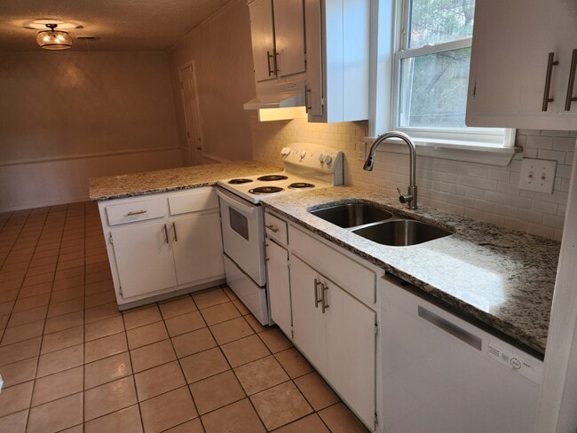 Building Photo - 2808 Nighthawk Dr