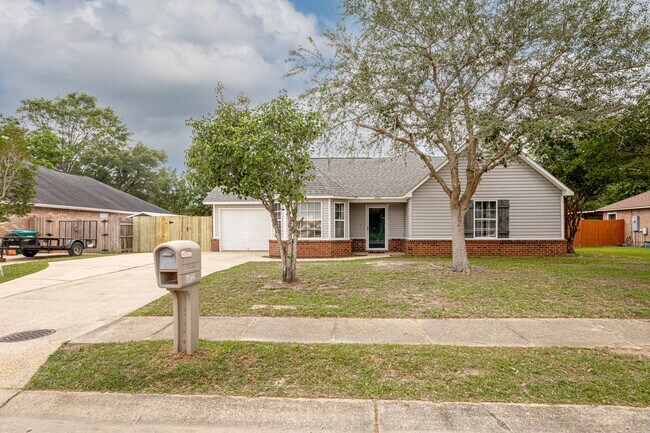 Building Photo - 602 Ronda Ln