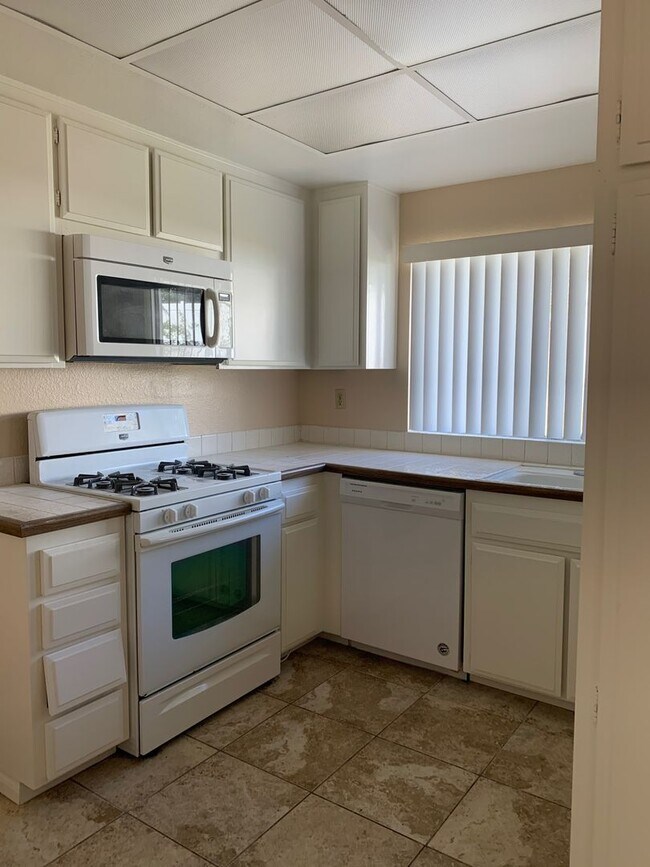 Building Photo - 3 Bedroom 2 Bath Cowles Mountain Home For Rent