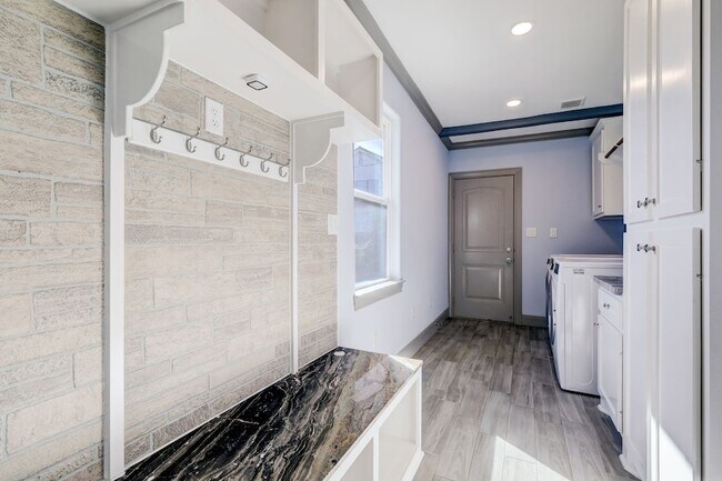 Building Photo - 12903 Figaro Dr