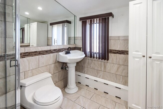 Building Photo - 223 Chestnut Ave