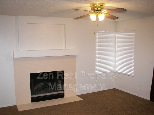 Building Photo - 1471 E Park Ave