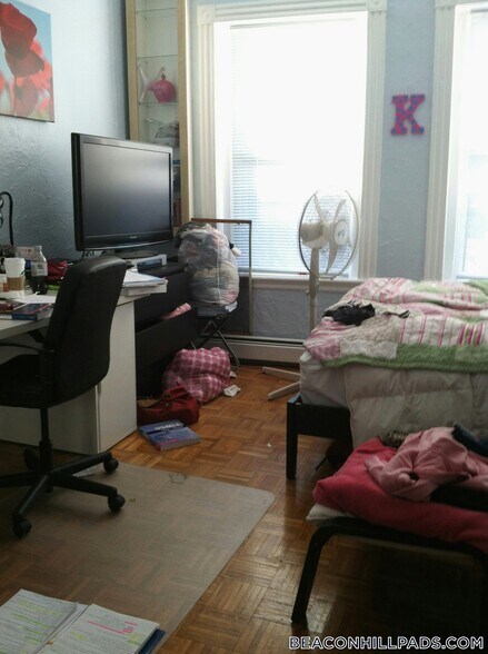 Building Photo - 40 Anderson St