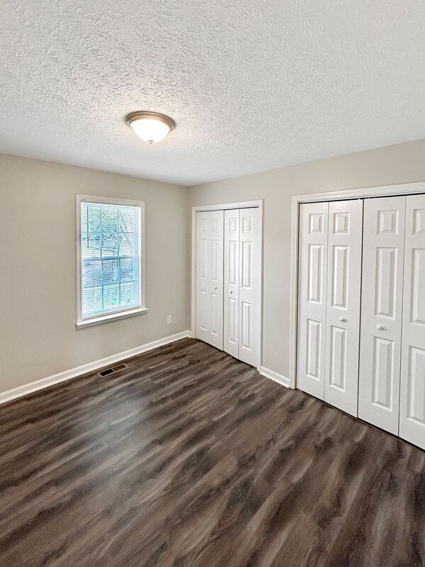 Building Photo - 130 Phillip Dr