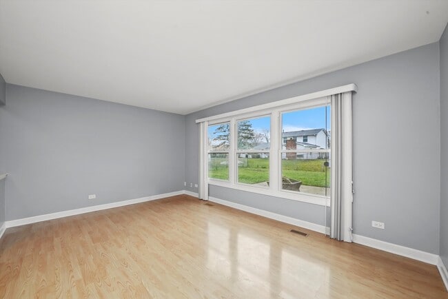 Building Photo - 8218 N Carrolton Ct