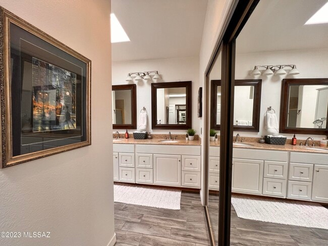 Building Photo - 5848 Bright Star Dr