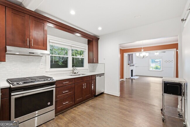 Building Photo - 1669 Emerald Ave SW