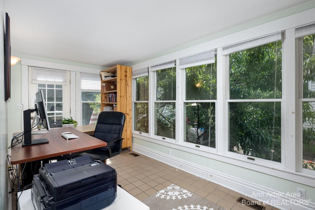 Sun porch - 413 5th St