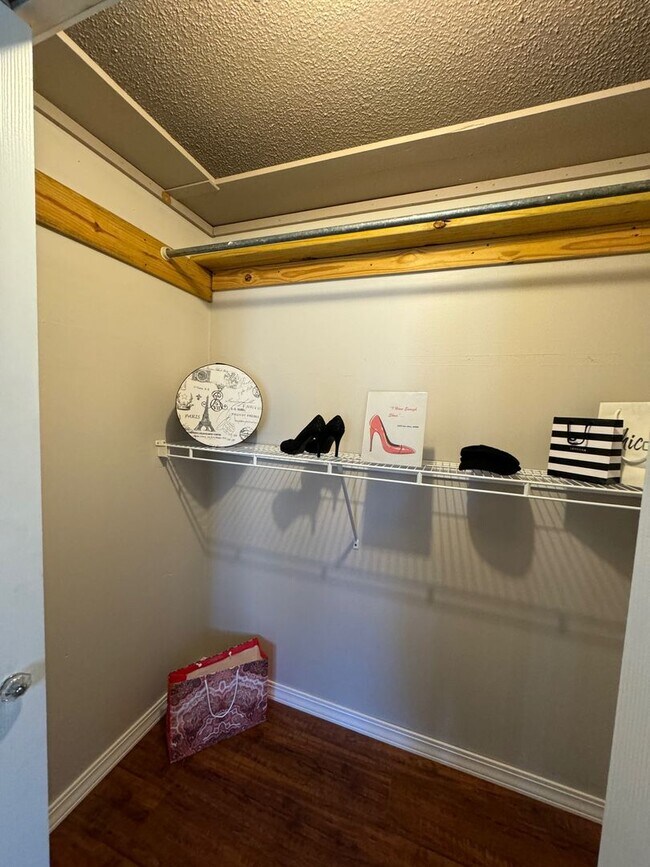 Building Photo - Gorgeous 3 bedroom, 2 bath home in a great Springfield neighborhood!