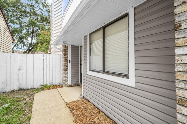Building Photo - 3930 Balsam Dr