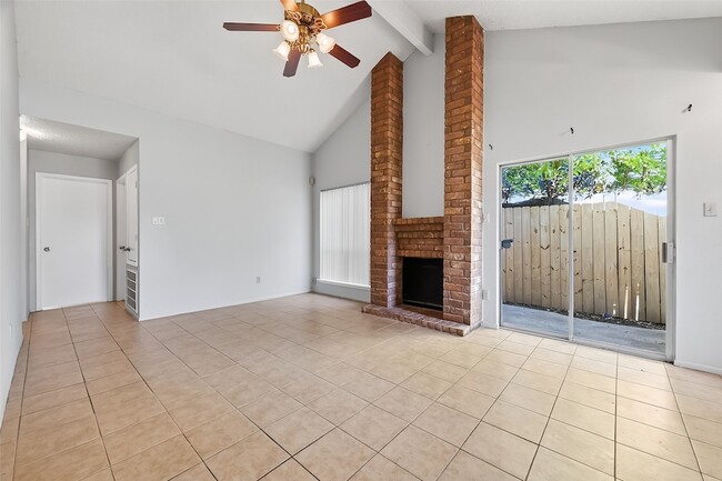 Building Photo - 16106 Barbarossa Dr