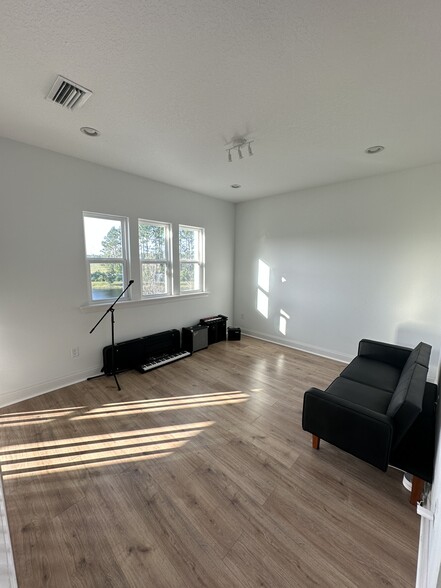 Building Photo - 11463 Newtonian Blvd