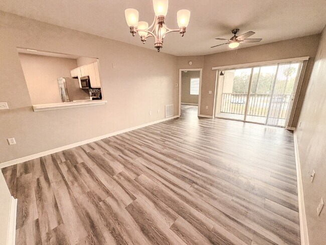 Building Photo - Spacious renovated 3-Bed, 2-Bath in VOB Riverview
