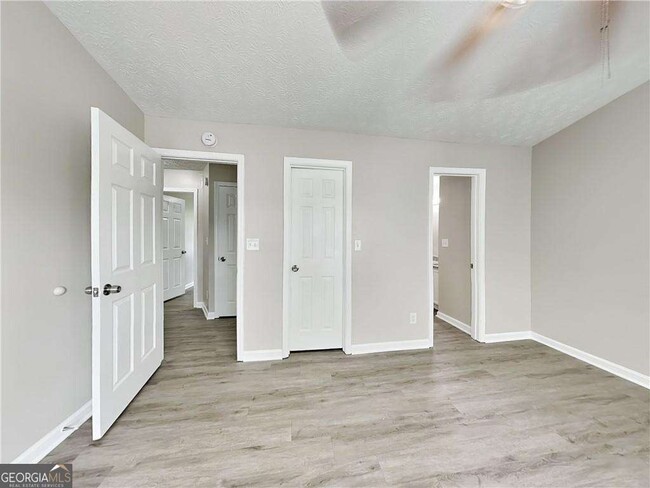 Building Photo - 881 Kilkenny Cir