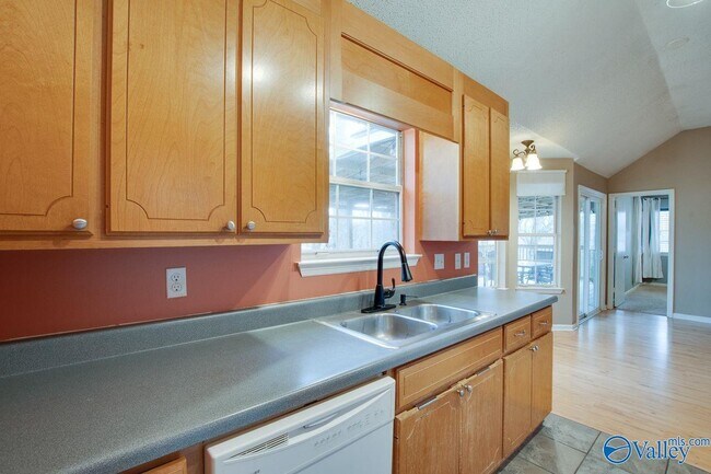 Building Photo - 143 Rebecca Pines Dr