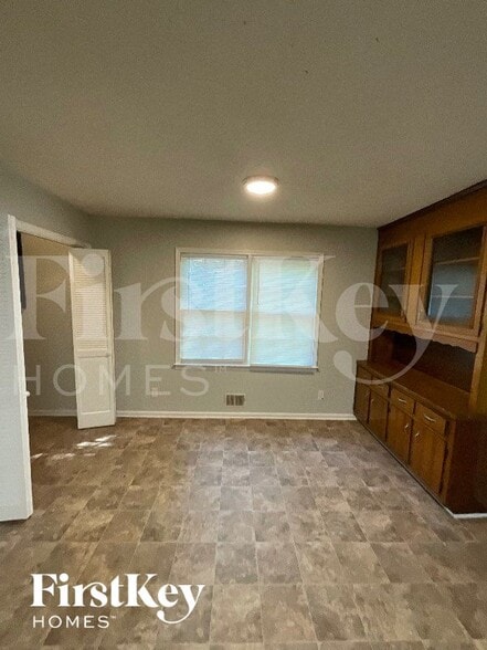 Building Photo - 1393 Panola Rd