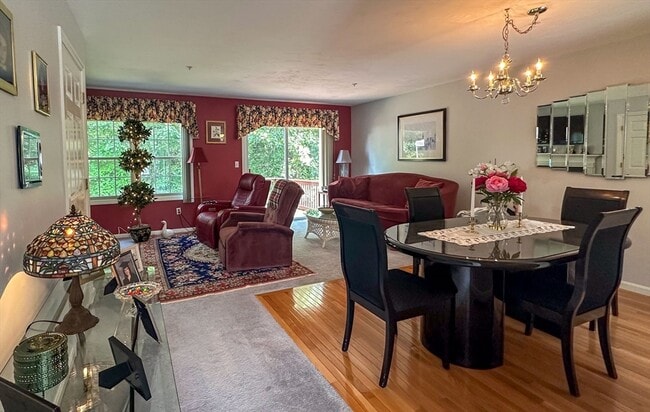 Building Photo - 822 Thayer St