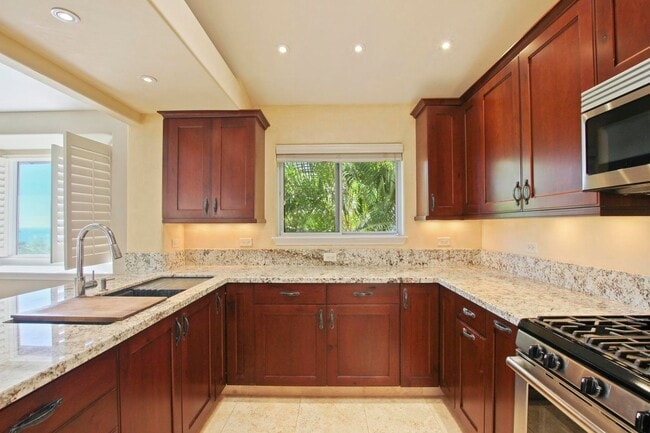 Building Photo - Gated community unfurnished home with spa & ocean views