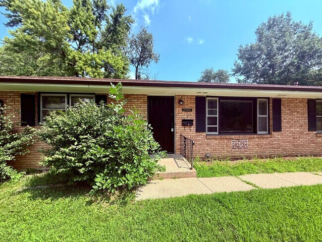 Primary Photo - 209 Flintridge Dr