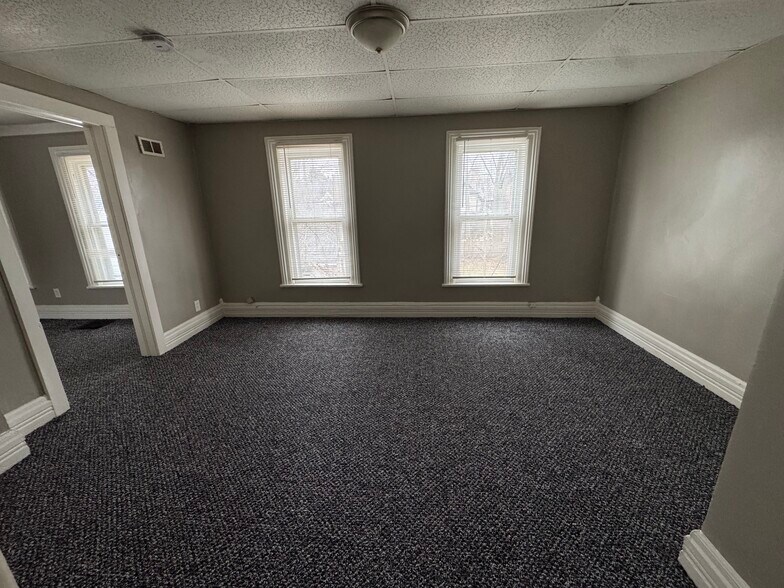 Building Photo - 15 Washington St