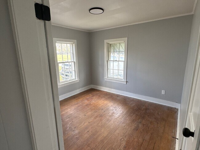 Building Photo - 505 Margin St