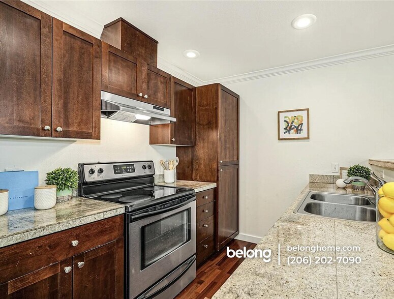 Building Photo - 25025 SE Klahanie Blvd