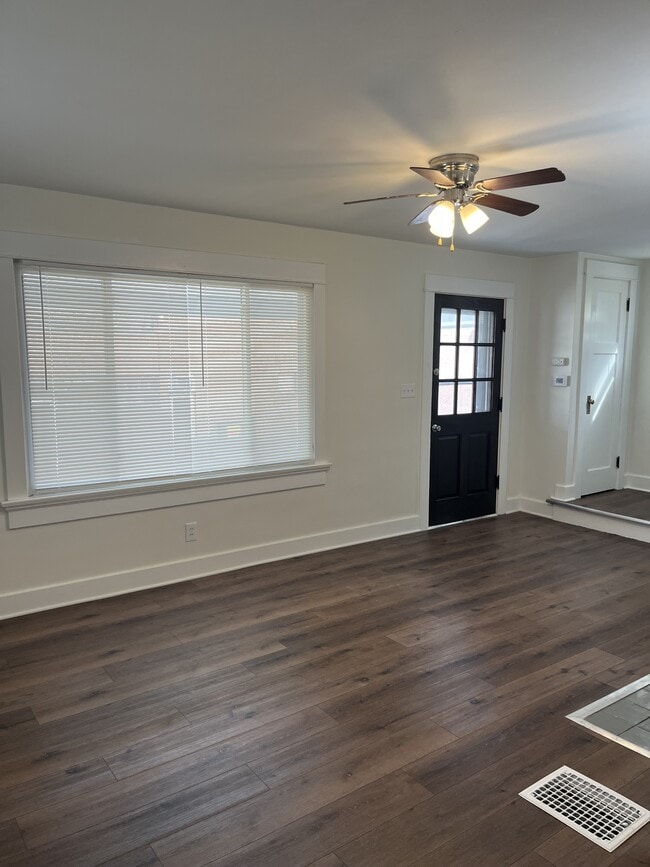 Building Photo - 1925 Brookline Ave