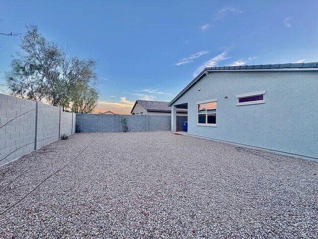 Building Photo - 1325 S 223rd Dr