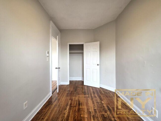Building Photo - 1 bedroom in ASTORIA NY 11106