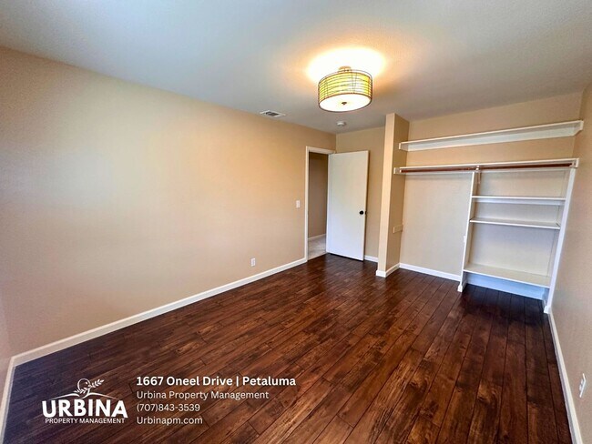 Building Photo - Spacious East Petaluma Home with Main-Floor Bedroom Suite