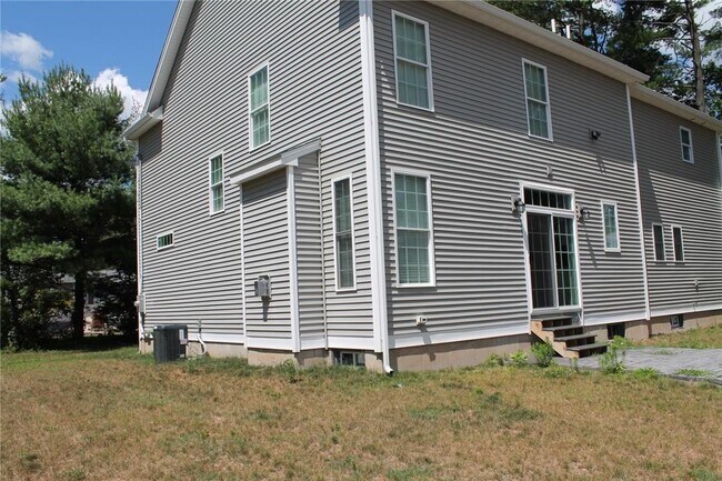 Building Photo - 880 Willard Ave