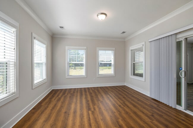 Building Photo - 2070 Hatteras Way