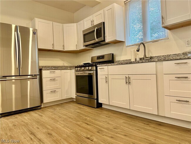 Building Photo - 2214 W 32nd St