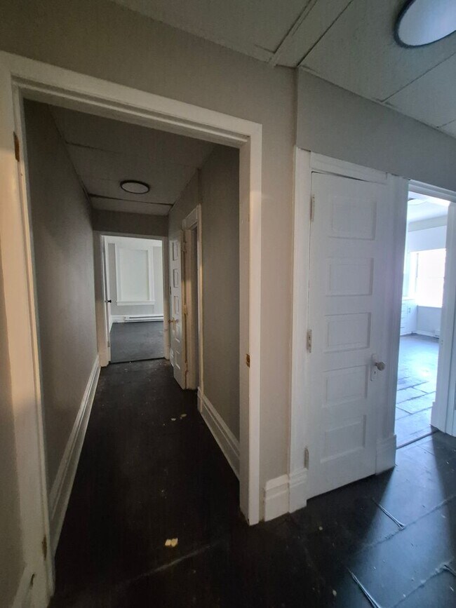 Building Photo - 250 S Poplar St