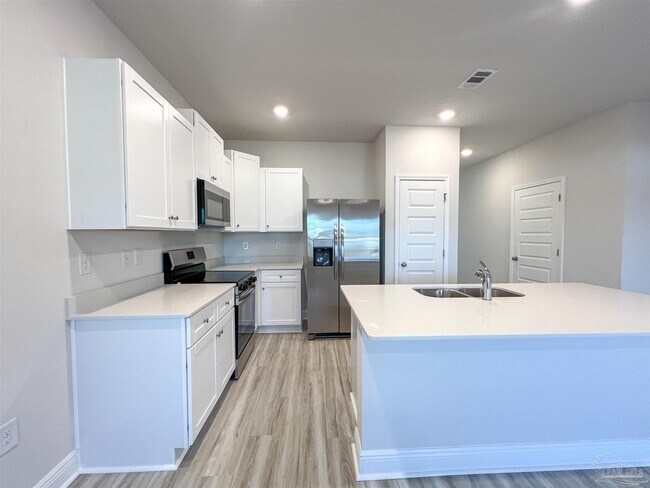 Building Photo - 3997 Pendragon Cir