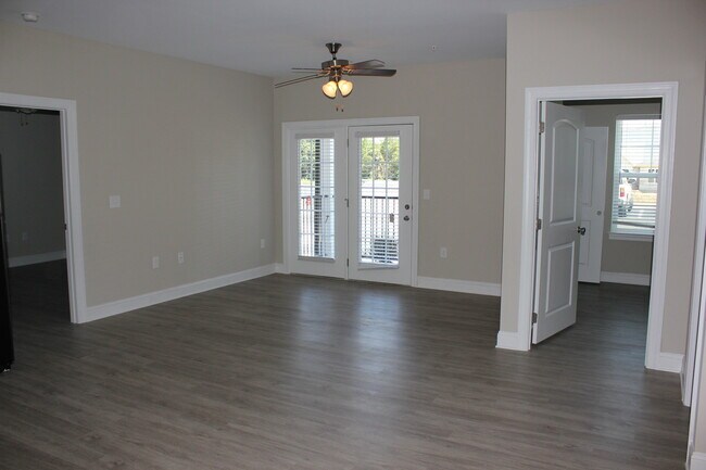 Building Photo - 161 Howard Ln
