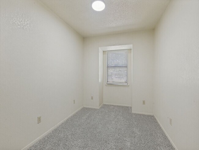 Building Photo - 1410 Arvel Cir