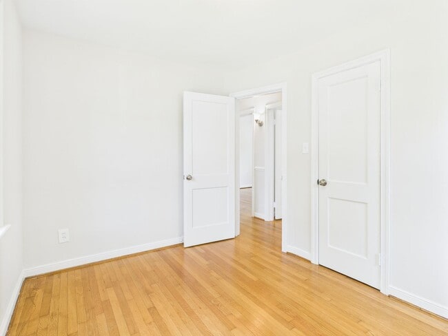 Building Photo - 1709 Glenview Rd