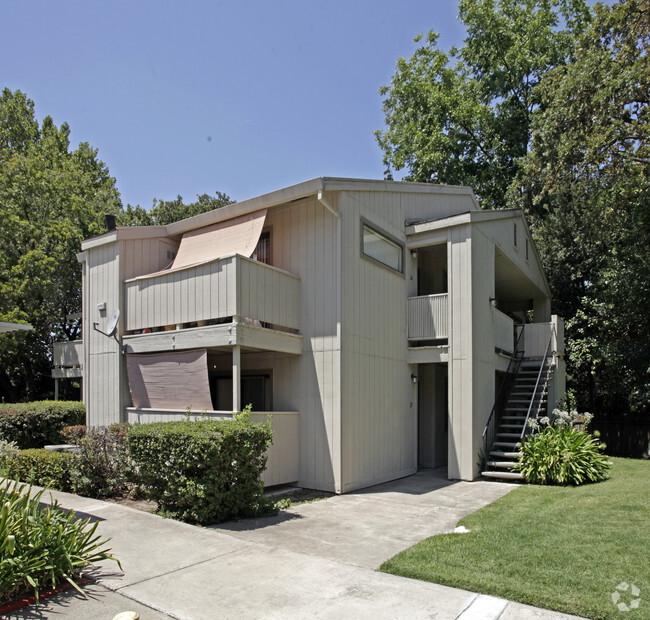 Building Photo - College Court Apartments