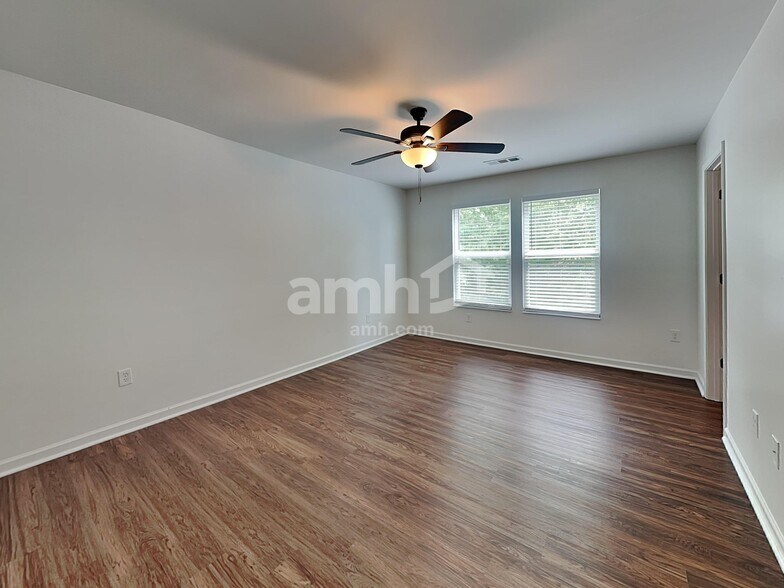 Building Photo - 1617 Shire Village Dr