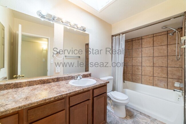 Building Photo - 507 S Hunt Dr