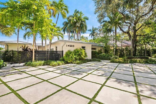 Primary Photo - 1420 Ponce de Leon Dr